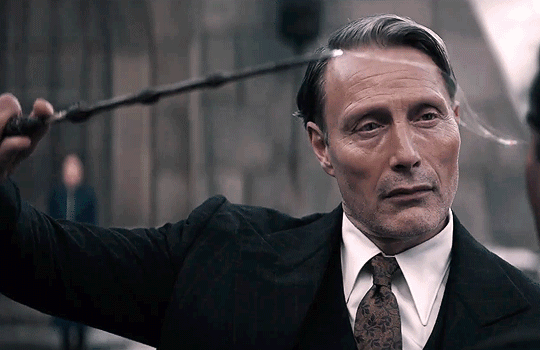 神奇动物3顶替德普出演大反派,为什么"拔叔"总能把西装穿得魅力四射?