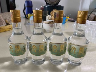 你一杯，我一杯，喝的脸上红霞飞。