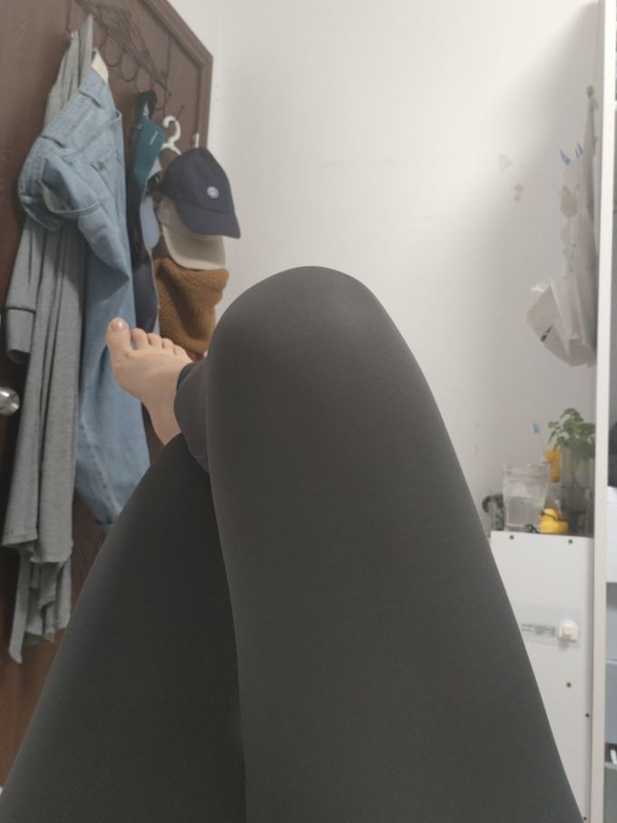 躺在床上给你们分享下超好穿的打底裤