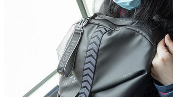硬实力——联想拯救者多功能双肩背包X3+电竞手游肩键