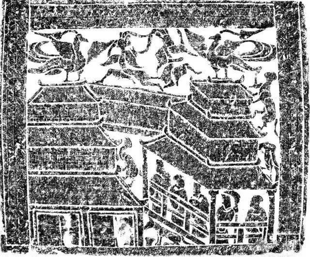 山东微山出土的西汉二层楼阁画像石（拓印版），楼阁的上方有大鸟与人并行的图腾。（图源网络）