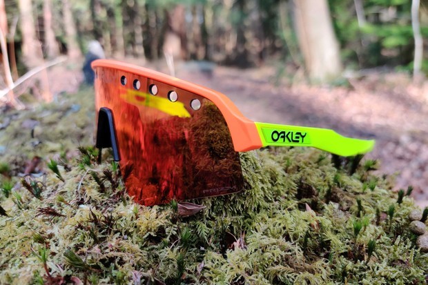 Oakley亮相新骑行镜——Sutro Lite Sweep