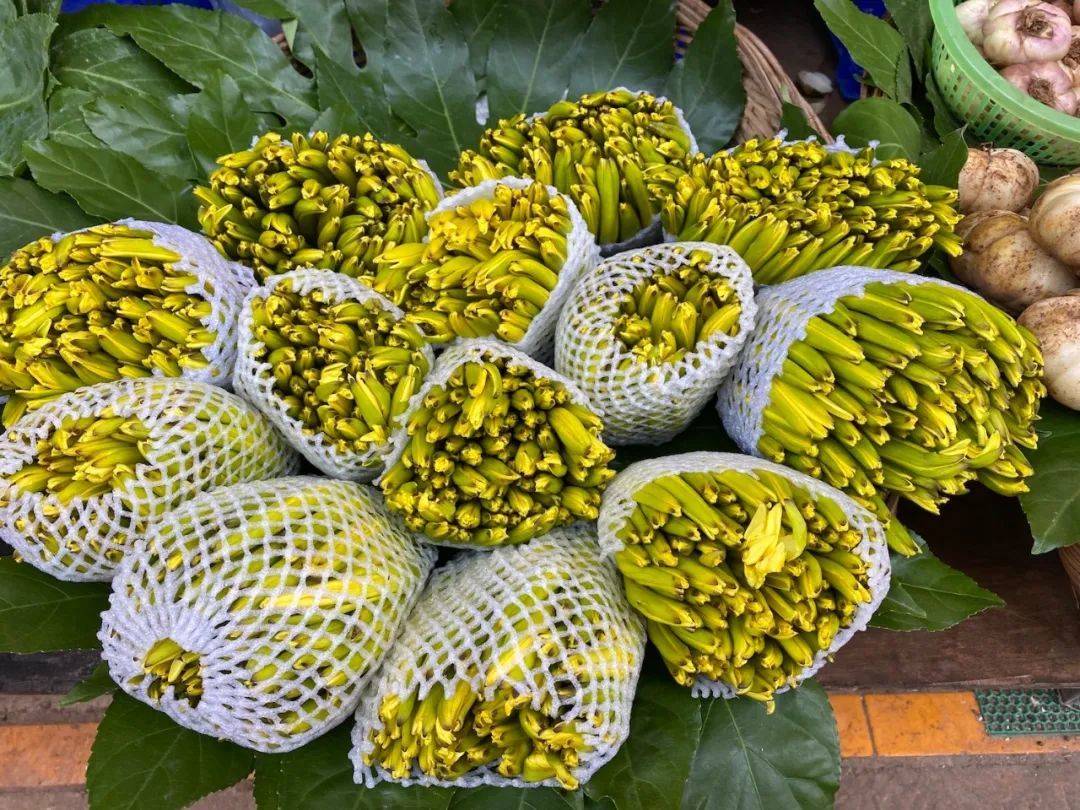 新鲜百合科黄花菜，又叫萱花 ©图虫创意