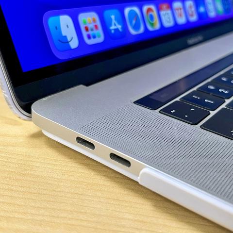 帮公司产品设计部小姐姐重装系统，顺手升级到最新macOS版本：2019款MacBook Pro 15英寸，对256GB测个速