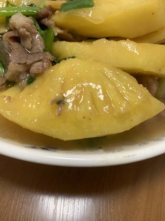 水果它叫凤梨，炒菜它叫菠萝，这样叫对吗？