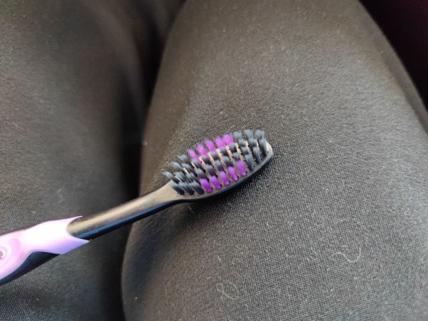 单位隔离，没想到囤了一把杂牌牙刷