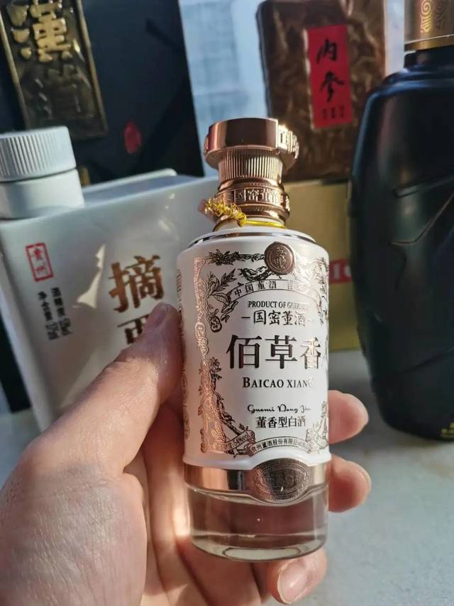 ​品鉴董酒高端系列佰草香