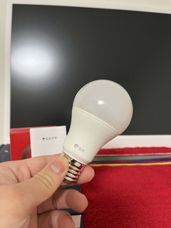 这个小灯泡能调色能调亮度还能语音控制