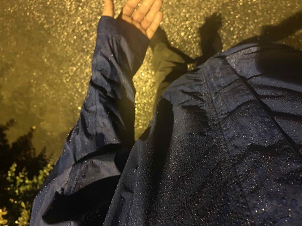 适合春夏秋三季的户外防泼水裤