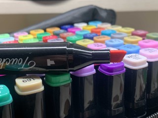 80色，有重复的，笔很好用