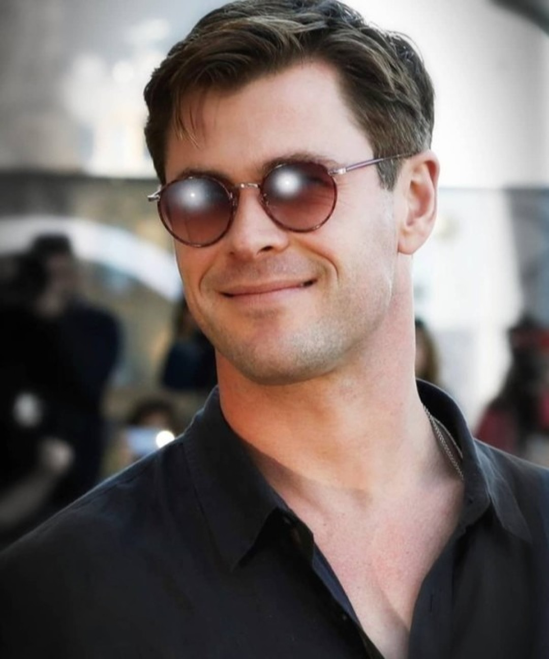 《雷神4》发布首支全球预告，看油腻大叔到华丽蜕变肌肉眼镜帅哥，快来get同款眼镜穿搭