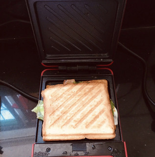 现代三明治早餐机。懒人家电好分享哦