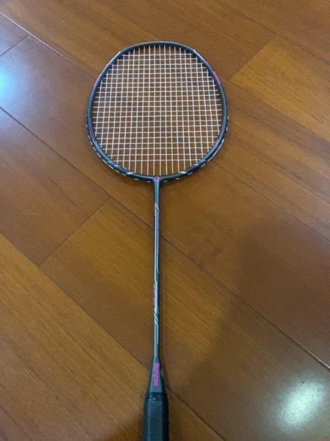 确实比较轻,价格也还好京东薰风羽毛球拍kc系列羽毛球拍双拍熏风攻守