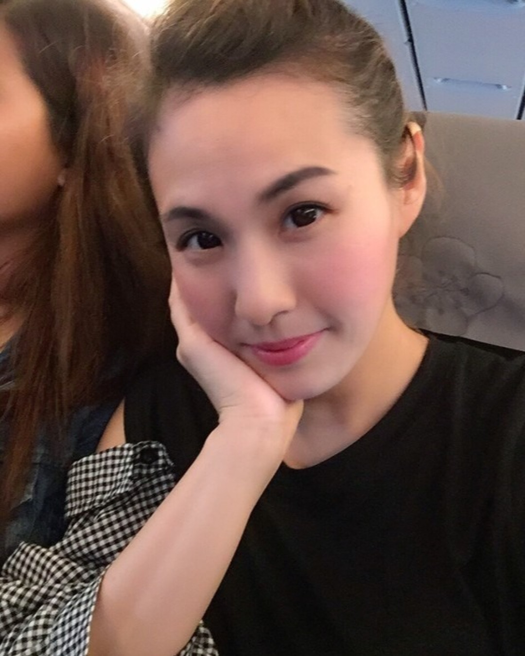 50岁刘畊宏带老婆直播健身,她竟是周杰伦mv女主?