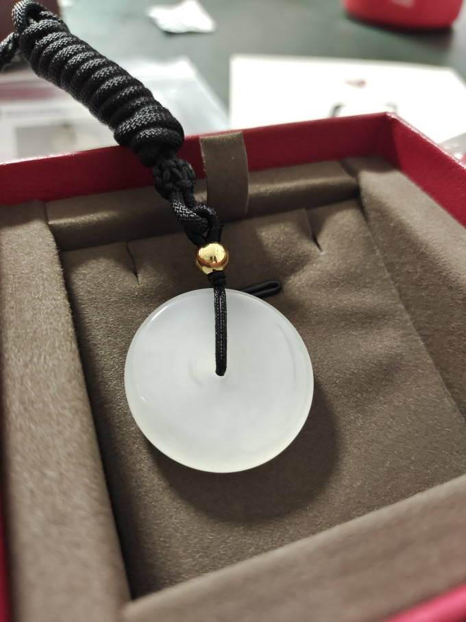 周大生宝玉石吊坠