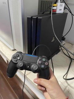 当年靠着这台ps4女同学都喜欢到我家做客