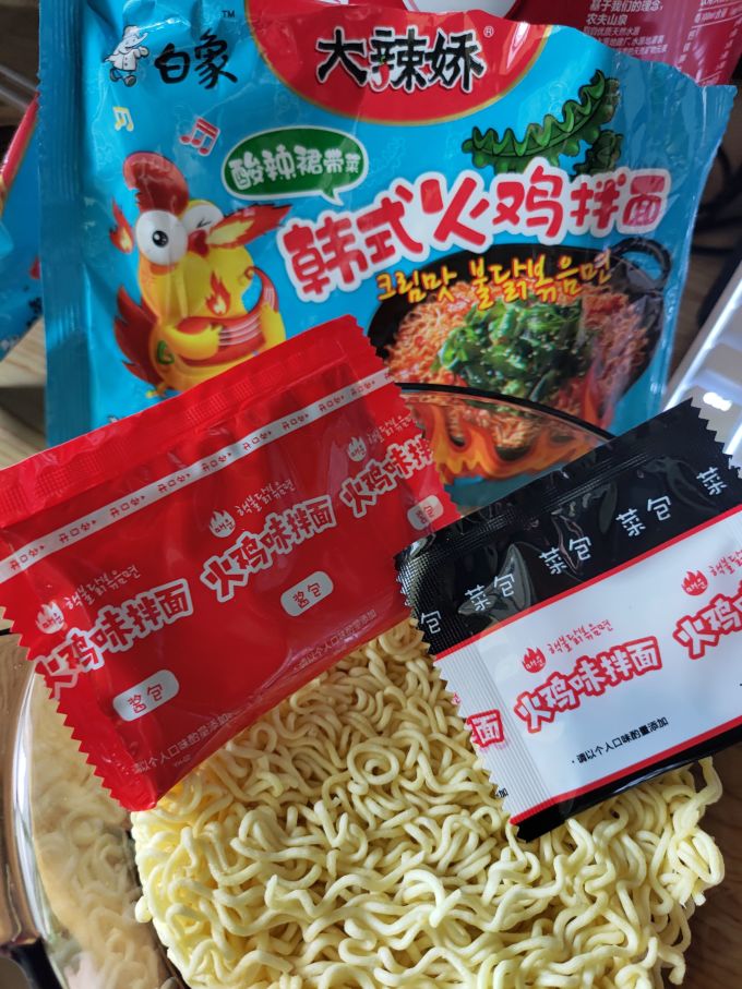 白象方便面(粉)怎么样 白象酸辣裙带菜火鸡面还挺好吃的_什么值得买