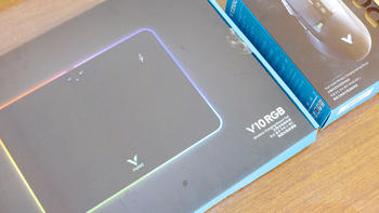 雷柏V10RGB幻彩无线鼠标垫、VT350Q鼠标组合让你展现个性激情畅玩