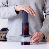 咖啡大师 篇一：万能咖啡冲煮器具：爱乐压 AeroPress 的各种冲煮方案及配件分享