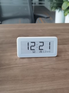高颜值的桌面温湿度计