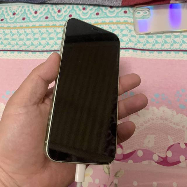 4500，搞个iPhone12，也挺香的