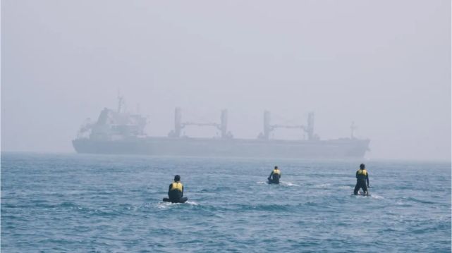 历史首次：电动冲浪板横渡琼州海峡第一人！