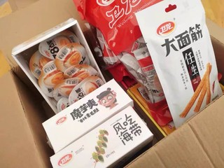 作为一个吃货，怎么能少得了卫龙辣条呢！