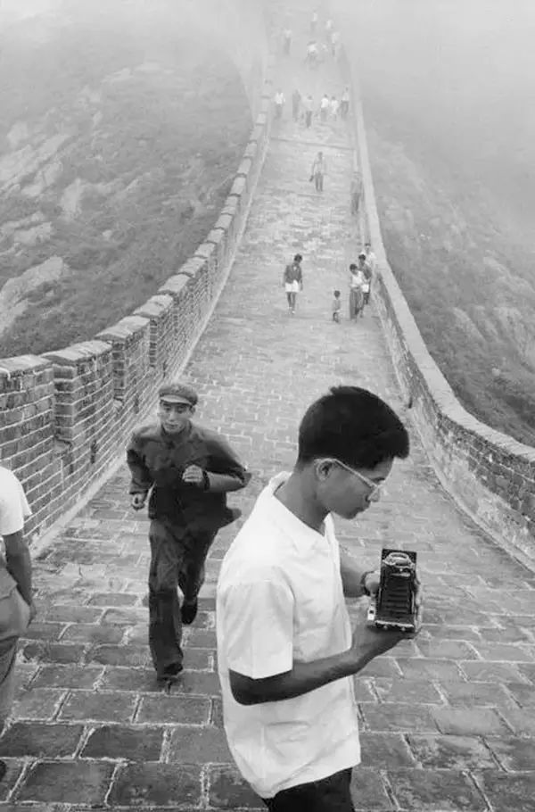 对中国情有独钟的法国摄影师，访华22次，追寻属于这里的光和影