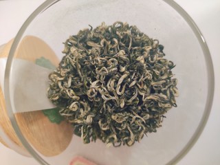 新入手了一款绿茶🍵碧螺春，喝着还可！