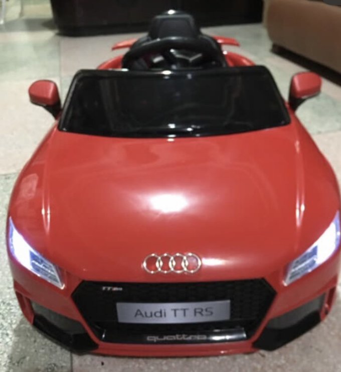 贝瑞佳儿童电动车