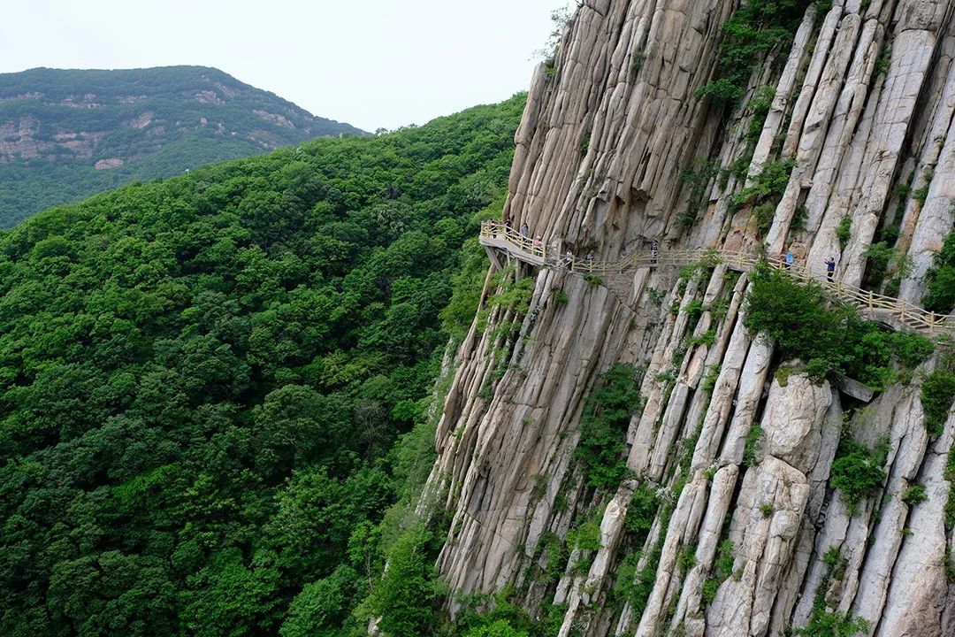 嵩山世界地质公园内险峻秀美的三皇寨景区 ©图虫创意