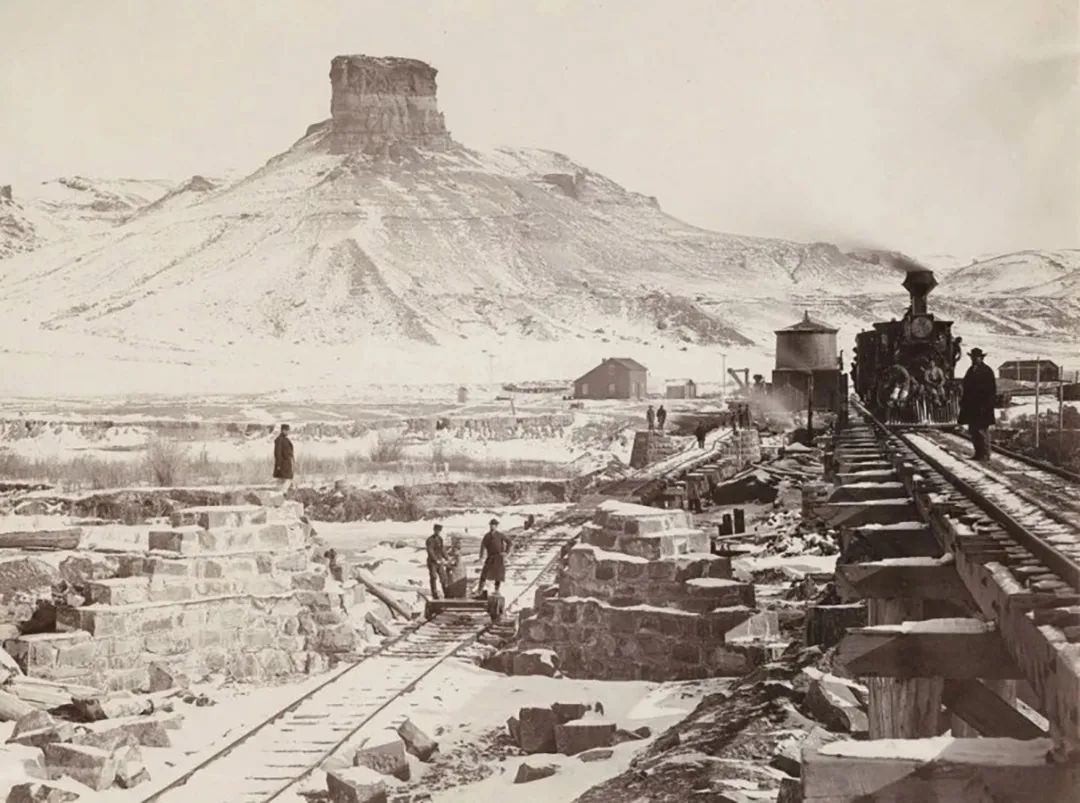 美国西部大开发时期，大量的在建铁路对当地自然环境造成了不可逆的破坏 ©网络