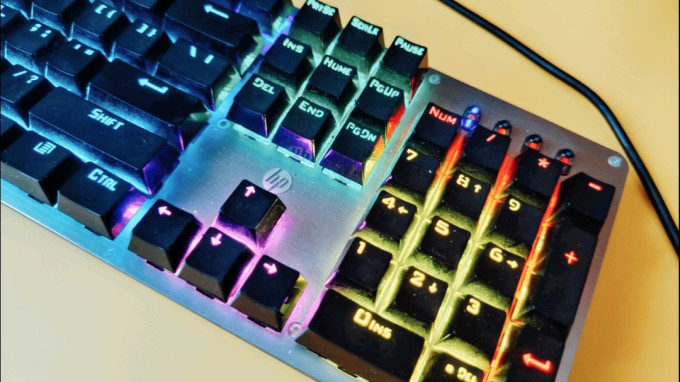 惠普gk100键盘怎么样 120元就能拥有一个青轴带背光的机械键盘_什么