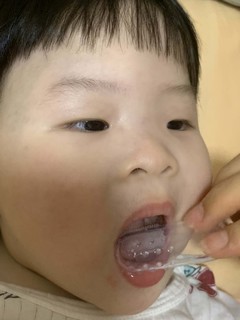牙痒的宝宝最爱的刷牙神器，每次都张大嘴巴