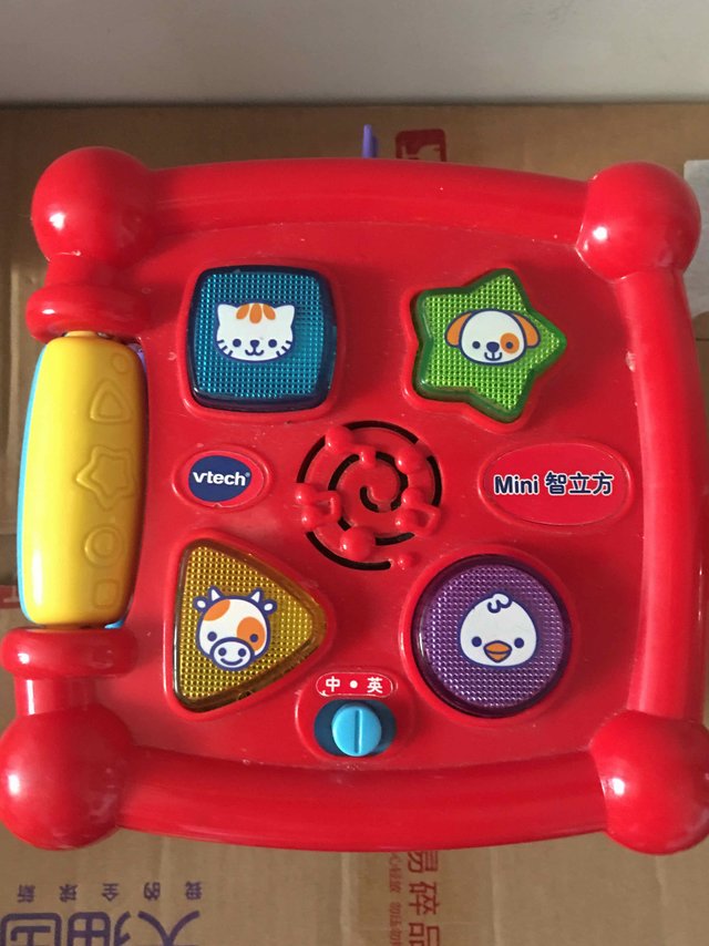 伟易达六面体，质量很好的早教玩具。