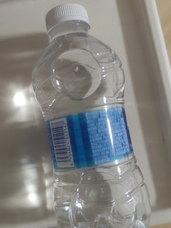 小瓶水轻便易携带不浪费
