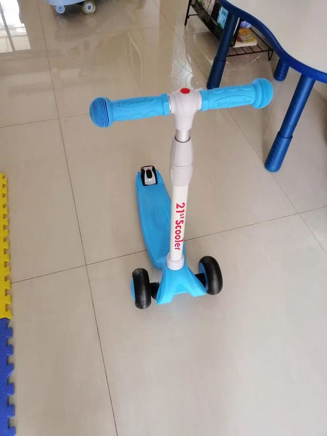 遛娃神器--儿童滑板车