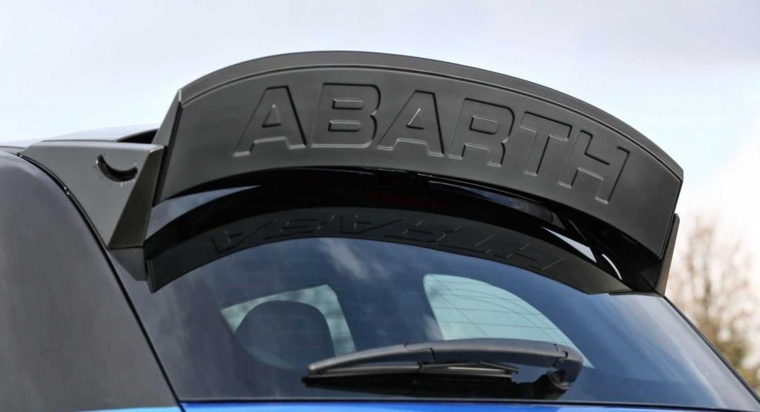 Abarth 695 Tributo 131 Rally官图发布，致敬传奇赛车的限量小钢炮