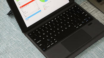 小物评测 篇一百四十四：保护壳+支架+键盘三合一，iPad搭档之雷柏XK300蓝牙键盘评测
