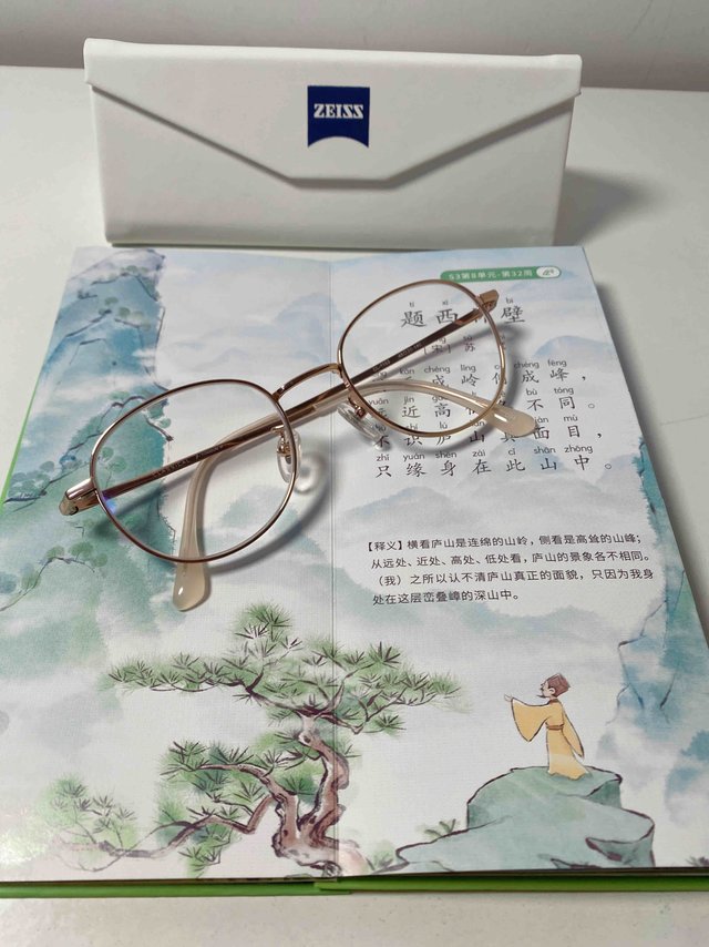 母亲节的最佳礼物—蔡司睐光渐进镜片眼镜