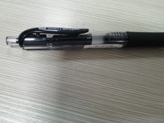 三菱黑色中性笔