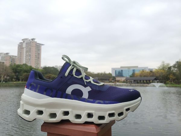 On昂跑Cloudmonster怪兽鞋