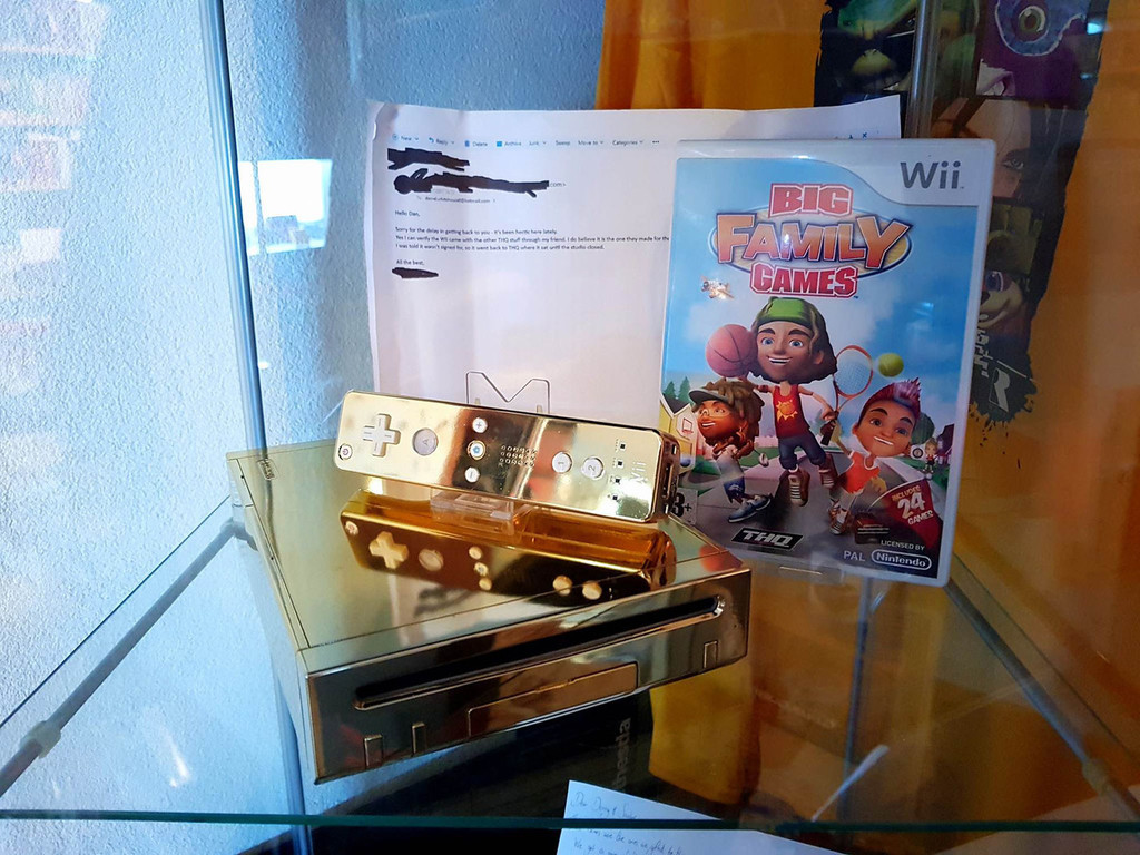 女王也玩游戏机？还是黄金版的任天堂 Wii！
