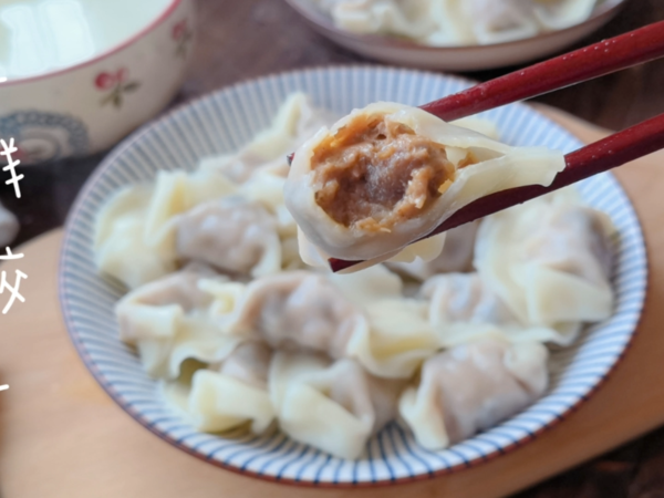 8分钟速食饺子，皮薄馅多流汁，妈妈的味道