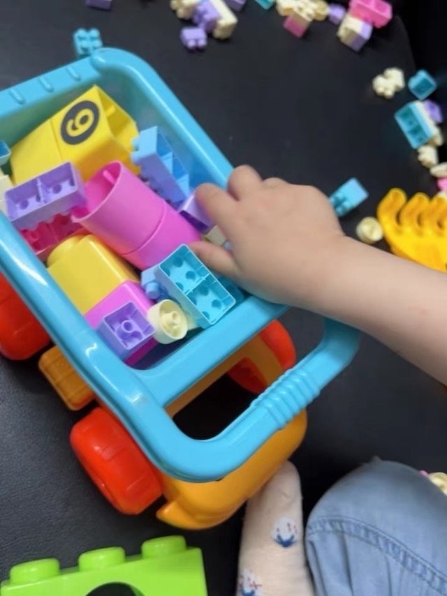 儿童积木桌玩具塑料积木拼插拼装