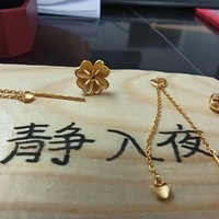 日常用品 篇七十八：5月，母亲节在京东上购买的周大福足金黄金耳钉到货开箱及同品类首饰分享。