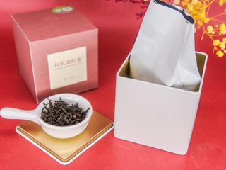 女同事也想饮我杯茶？果然是大有上吉～～