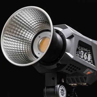 国产360瓦LED灯测评 可接入DMX控台 性价比十足！