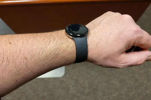谷歌首款智能手表 Pixel Watch 发布：圆形表盘、Wear OS 系统
