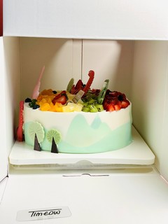 过生日肯定要有小恐龙生日蛋糕嘛